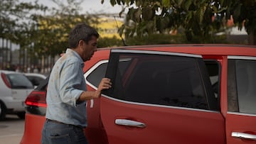 El presidente de la Generalitat valenciana, Carlos Mazón, durante su visita al centro del 112, a 3 de noviembre de 2024, en Valencia, Comunidad Valenciana (España). Los Reyes han visitado, junto al presidente del Gobierno y presidente de la Generalitat valenciana, algunas de las zonas afectadas por la DANA, que el pasado 29 de octubre arrasó la provincia de Valencia y que deja ya una cifra de más de 210 fallecidos.
03 NOVIEMBRE 2024
Rober Solsona / Europa Press
03/11/2024