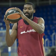 Shane Lawal no seguirá: se desvincula del Barcelona