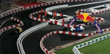 El 30 de junio de 2011 se celebró en el Vicente Calderón la versión española de la Carrera de Campeones que se celebró en Wembley. En la imagen, el piloto de Rallys Dani Sordo, que ganó el evento en el antiguo estadio del Atlético de Madrid.