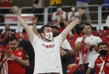 Aficionados en el Puskas Arena.