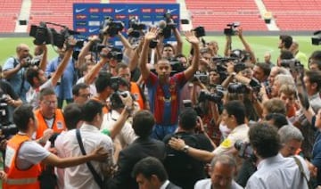 On June 25, 2007, Henry was presented as a Barcelona player.