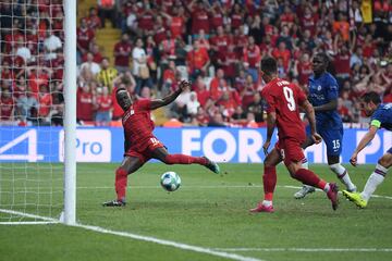 1-1. Sadio Mane marcó el primer gol de los 'reds'.