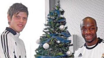 <b>¿PODRÁN JUGAR JUNTOS EN CHAMPIONS? </b>Huntelaar y Lass esperan que la UEFA les permita jugar a ambos la Champions en esta temporada.