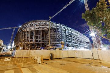 Las lamas del exterior ya están instalándose en la fachada del nuevo Santiago Bernabéu. Serán una de las grandes características del nuevo feudo blanco.