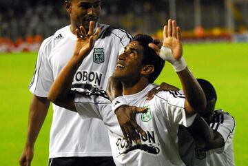 Estuvo cinco años en Atlético Nacional y ganó tres títulos de Liga. Luego de su salida en 2010 del equipo verde, decidió fichar por Millonarios en donde tuvo un paso aceptable 