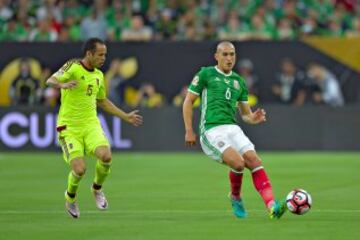 Titular con Tigres y seleccionado para Copa América Centenario. Juega por la banda de la derecha y llega a petición del técnico Raúl ‘Potro’ Rodríguez.