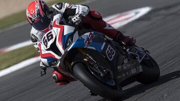 Tom Sykes durante los entrenamientos libres en Donington Park.