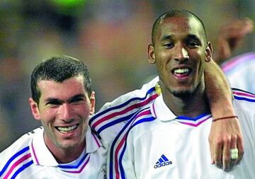 Zinedine Zidane y Nicolas Anelka, campeones con Francia.