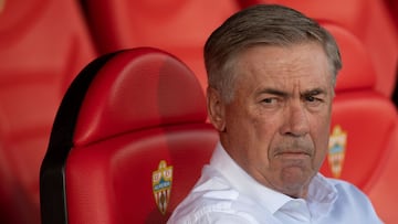 Carlo Ancelotti, en el banquillo del campo del Almería.