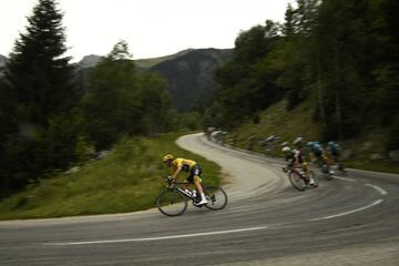 Froome adelantando a Fabio Aru durante la 18ª etapa del Tour de Francia. 