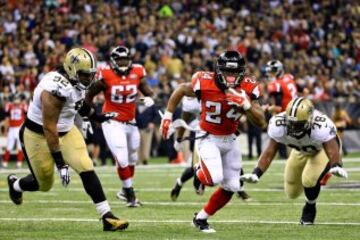 Devonta Freeman, RB de Atlanta Falcons, anotó dos TD y volvió a liderar el ataque de su equipo. Menuda temporada está realizando el sophomore. 