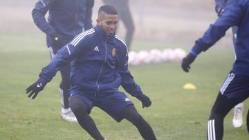 El paname&ntilde;o C&eacute;sar Yanis, durante el entrenamiento de ayer del Real Zaragoza.