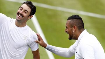 Kyrgios gana a su manera y espera a Nadal; Thiem, KO