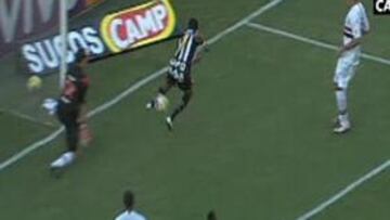 Así marcó Robinho ayer.