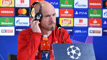 EPA9033. TURÍN (ITALIA), 15/04/2019.- El entrenador del Ajax de Ámsterdam, Erik Ten Hag, participa en una rueda de prensa este lunes en Turín (Italia), en la víspera de su encuentro ante la Juventus FC correspondiente al partid