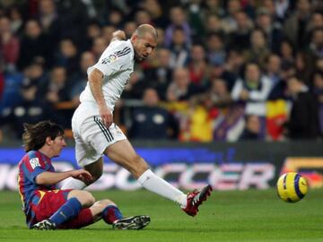 Back in 2005 | Real Madrid's Zinedine Zidane vies with Barcelona's Lionel Messi during El Clásico.