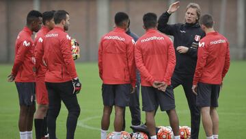 La selecci&oacute;n peruana de f&uacute;tbol, instalada ya en Amsterdam, prepara su duelo amistoso ante Holanda en el reinicio de las competencias no oficiales.