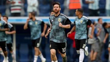 Lionel Messi durante calentamiento antes de un partido con la Selección Argentina.