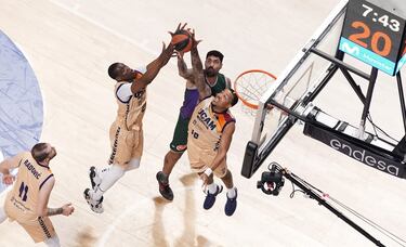 El Unicaja sigue de fiesta y saca su rodillo ante el UCAM