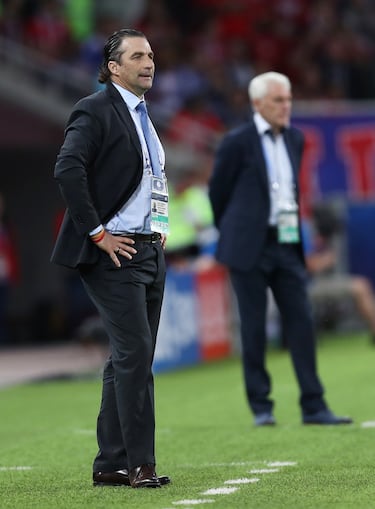 MOSCOW, RUSSIA - JUNE 18: Juan Antonio Pizzi of Chile looks on during the  FIFA Confederations Cup Russia 2017 Group B match between Cameroon and Chile at Spartak Stadium on June 18, 2017 in Moscow, Russia.  (Photo by Buda Mendes/Getty Images)