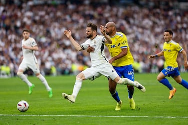 El capitán quiere irse del Madrid con la satisfacción del deber hecho. Lo demostró contra el Cádiz una vez más y ya van unas cuantas. Opositó para ser titular en la vuelta contra el Bayern, después de corregir un error de Militao, anular una embestida de Sobrino... Y encima asistió a Joselu. De sobresaliente.