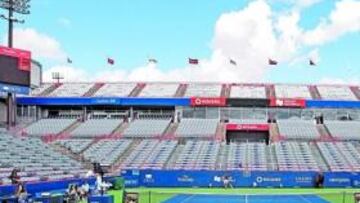 <b>EL ESCENARIO. </b>Rafa Nadal se ejercita sobre le superficie rápida del Uniprix Stadium de Montreal.