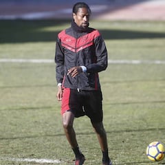 Abdoulaye Ba y Lass se entrenan con el resto del grupo