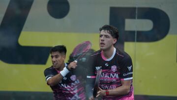 Chingotto saca y Tapia concentrado para respoder al resto.