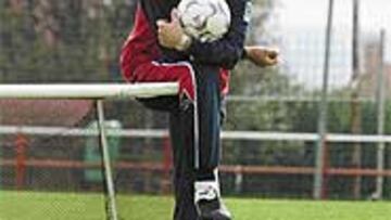 Maceda cada vez tiene menos amigos en el club.