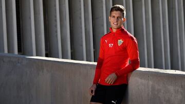 Jos¨¦ Corpas: "Ojal¨¢ pueda jugar en Primera con el Almer¨ªa"