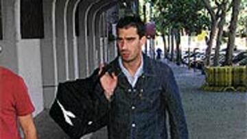 <B>SIGUE EN VALLECAS</B>. Bolo se mostró decepcionado con el Athletic.