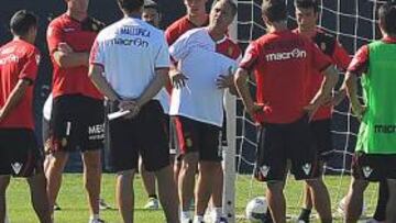 <b>LÍDER DEL VESTUARIO. </b>El técnico sevillano tiene entregada a la plantilla por su forma de trabajar y de realizar los entrenamientos.