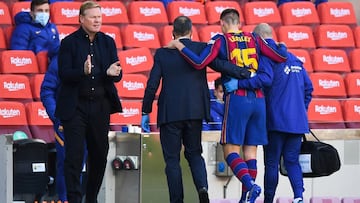 Lenglet abandona lesionado el Camp Nou.