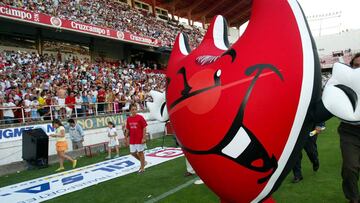 Locco, la mascota del Centenario del Sevilla.