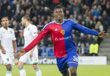 5. Breel Donald Embolo (Suiza). Es delantero y juega en el Basilea de su país. 