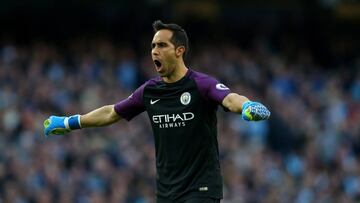 Claudio Bravo jugar&aacute; ante Barcelona por la tercera fecha del Grupo C de la Champions League. 