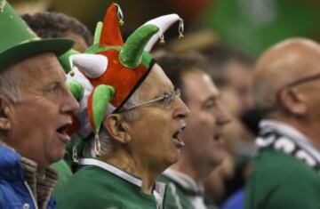 Aficionados irlandeses entre Francia e Irlanda durante el Mundial de Rugby.