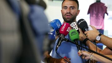 Javi Jiménez, atendiendo a los medios.