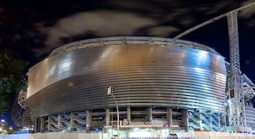 Las obras de remodelaci¨®n del estadio del Real Madrid siguen a buen ritmo y encaran la recta final para su estreno la pr¨®xima temporada.