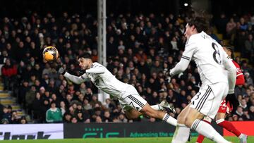 Soccer Football - FA Cup - Third Round - Fulham v Middlesbrough - Craven Cottage, London, Britain - January 10, 2026 Fulham's Raul Jimenez heads at goal Action Images via Reuters/Paul Childs