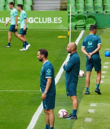 José Alberto no podrá contar para su estreno con los lesionados Mantilla e Iñigo Vicente. Tampoco con Cedric, con permiso vacacional.