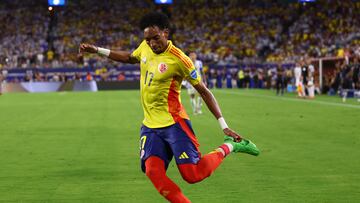 MIAMI GARDENS, FLORIDA - JULY 14: Johan Mojica of Colombia kicks the ball during the CONMEBOL Copa America 2024 Final match between Argentina and Colombia at Hard Rock Stadium on July 14, 2024 in Miami Gardens, Florida.   Maddie Meyer/Getty Images/AFP (Photo by Maddie Meyer / GETTY IMAGES NORTH AMERICA / Getty Images via AFP)