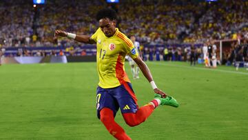 MIAMI GARDENS, FLORIDA - JULY 14: Johan Mojica of Colombia kicks the ball during the CONMEBOL Copa America 2024 Final match between Argentina and Colombia at Hard Rock Stadium on July 14, 2024 in Miami Gardens, Florida. Maddie Meyer/Getty Images/AFP (Photo by Maddie Meyer / GETTY IMAGES NORTH AMERICA / Getty Images via AFP)