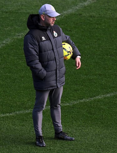 José Alberto: “Lo zanjo de raíz, va a jugar Ezkieta, mi confianza en él es máxima”