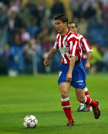 El 7 de febrero de 2004, frente al Vaalencia debutó con el Atlético de Madrid. 