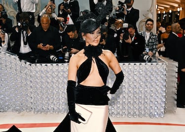 Jennifer Lopez posa con un espectacular diseño de Ralph Lauren.