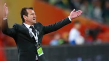 BEIJING, CHINA - OCTOBER 11:  Dunga, head coach of Brazil (Left) and Gerardo Martino, head coach of Argentina (Right) react during Super Clasico de las Americas between Argentina and Brazil at Beijing National Stadium on October 11, 2014 in Beijing, China.  (Photo by Feng Li/Getty Images)