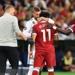Salah se lesionó en el hombro, pero podría llegar a Rusia