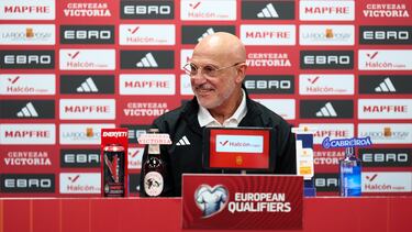 VALLADOLID, 13/10/2025.- En entrenador de la selección española de fútbol, Luis de la Fuente, durante la rueda de prensa ofrecida este lunes en Valladolid previa al partido de mañana ante Bulgaria. EFE/RFEF SÓLO USO EDITORIAL, PERMITIDO SU USO SÓLO EN RELACIÓN A LA INFORMACIÓN QUE APARECE EN EL PIE DE FOTO (CRÉDITO OBLIGATORIO)
