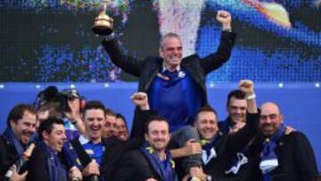 McGinley, con los doce jugadores.